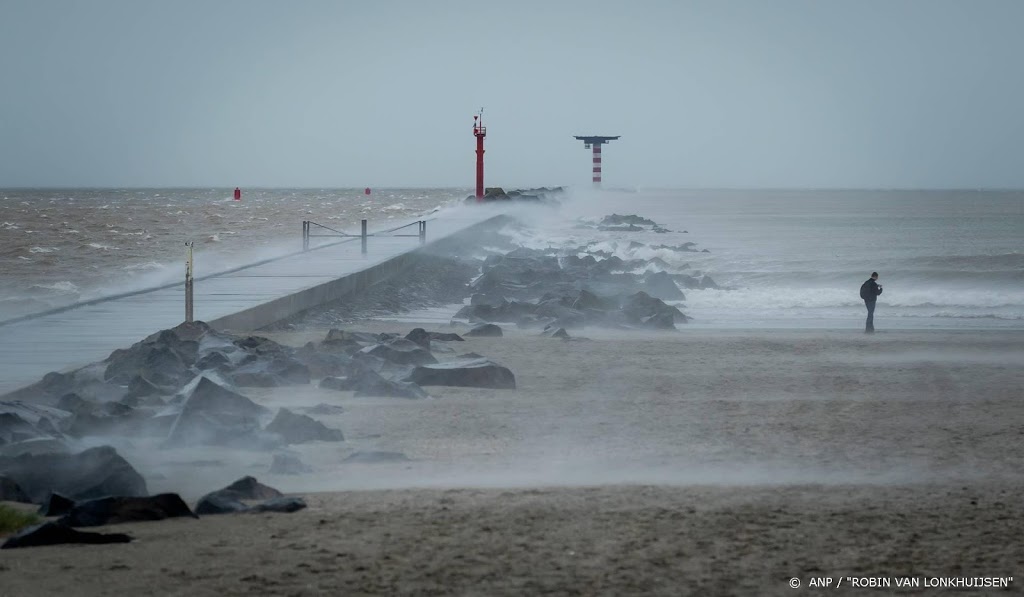 Telefoons landelijke meldkamer staan roodgloeiend door storm