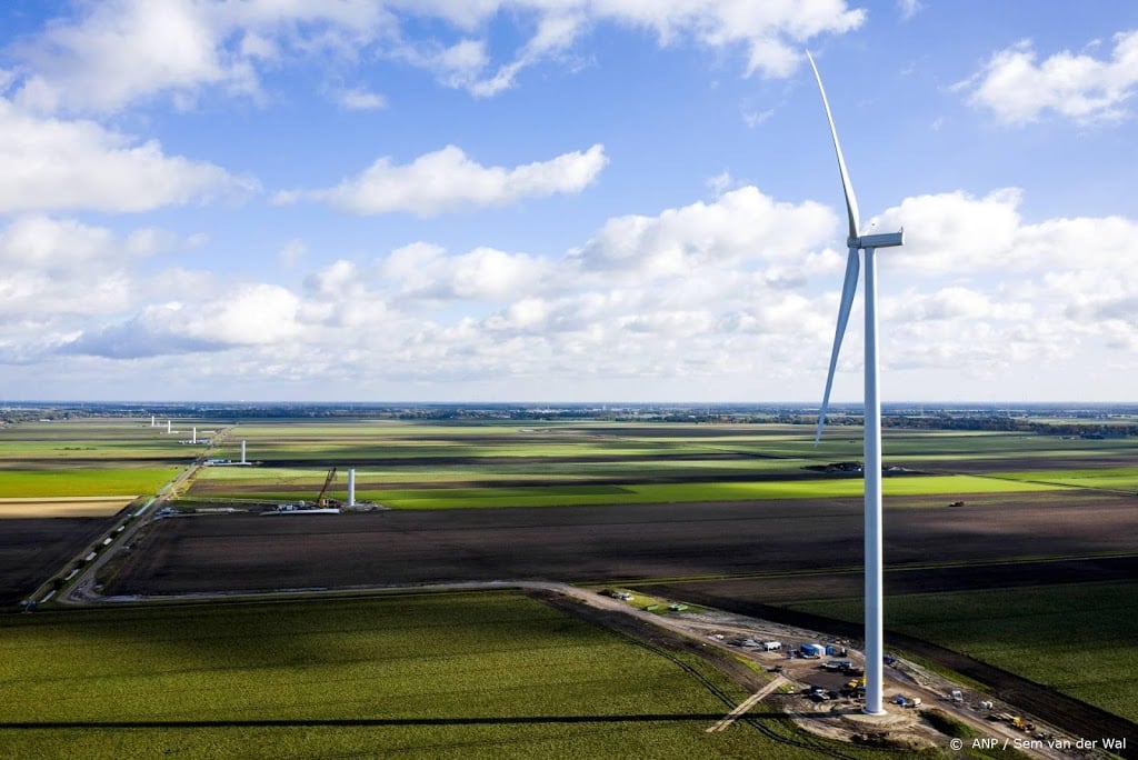 TNO onderzoekt effect schaduw windturbines op zonneparken