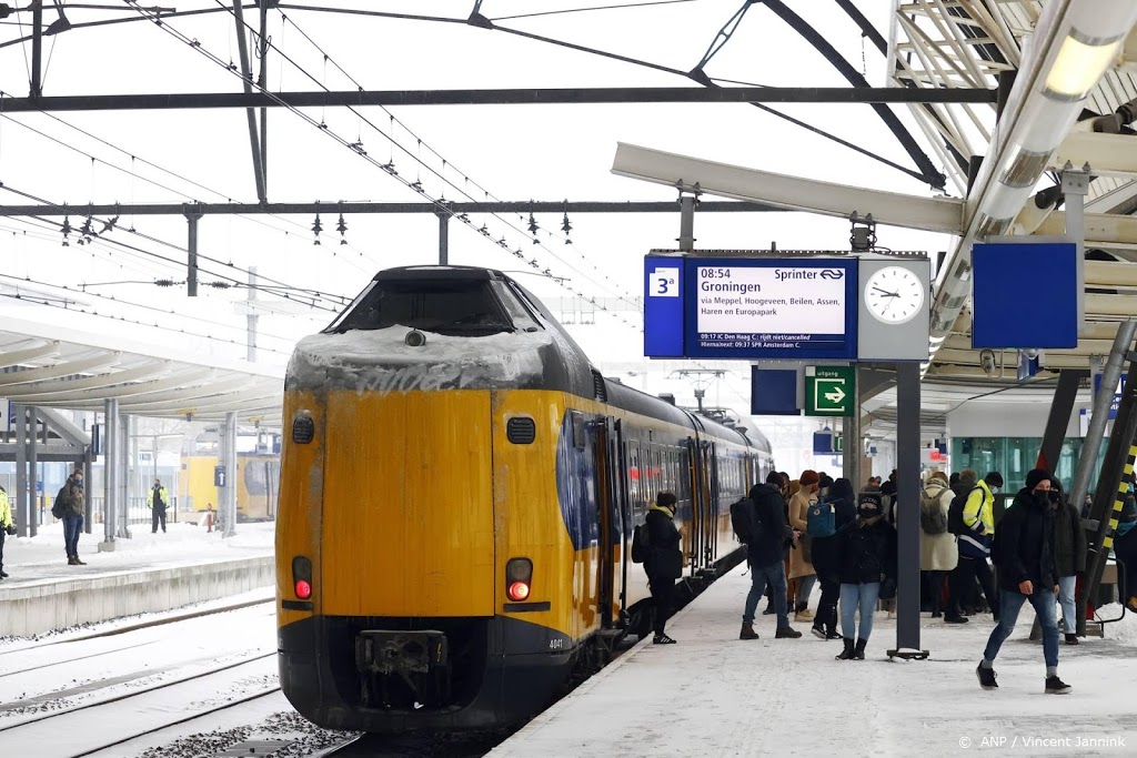 NS start dienstregeling op, vertraging door sneeuw 