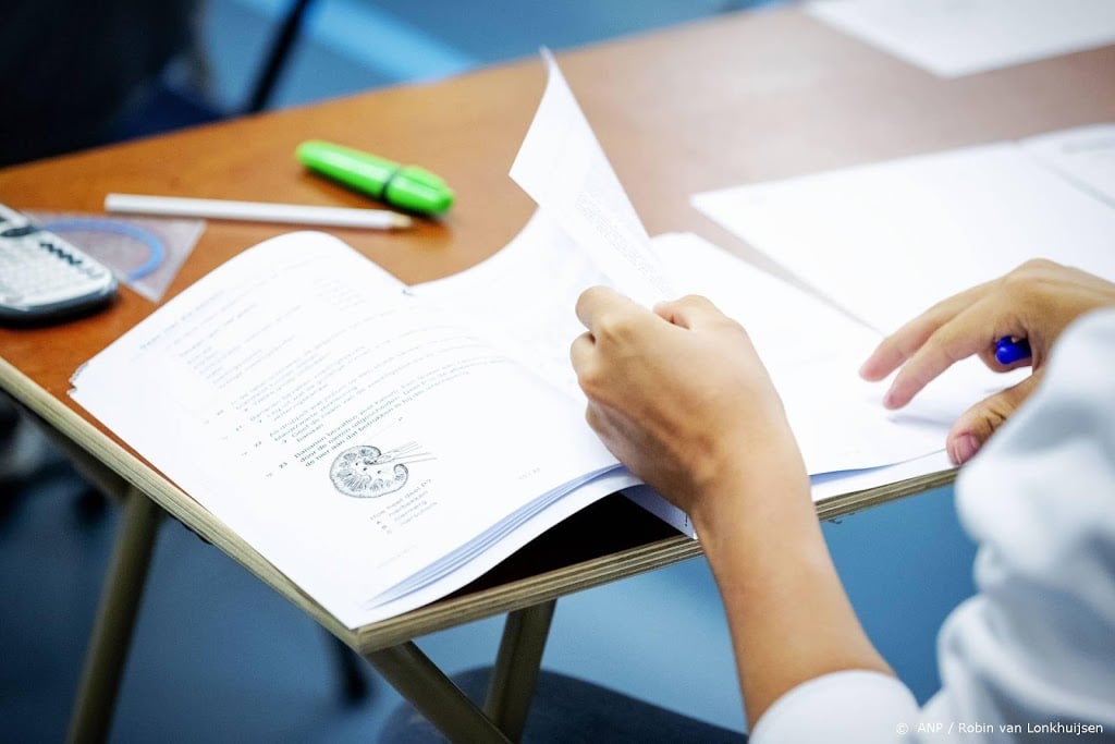 Leraren verdeeld over doorgaan centrale examens