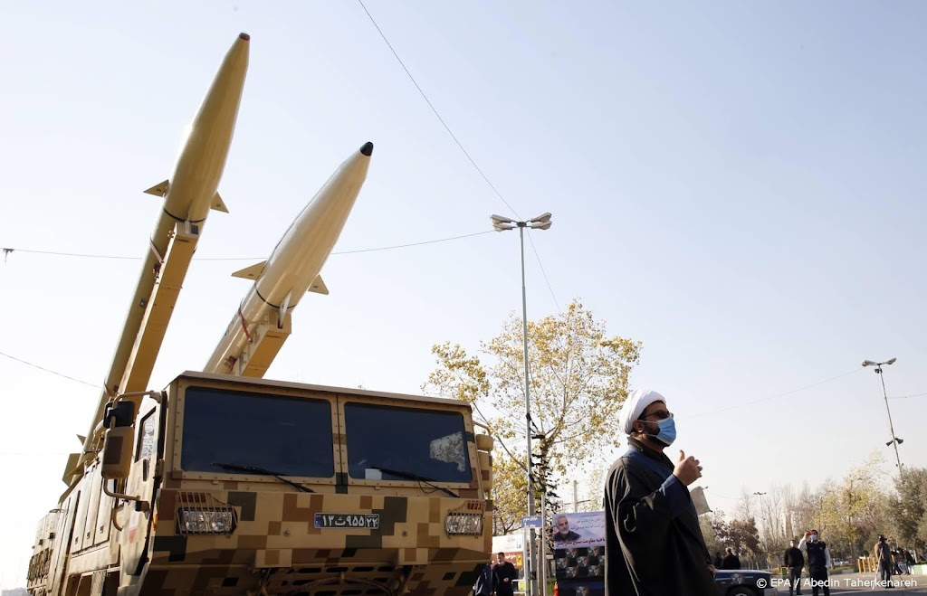 Iran onthult nieuwe raket dag na hervatting atoomoverleg