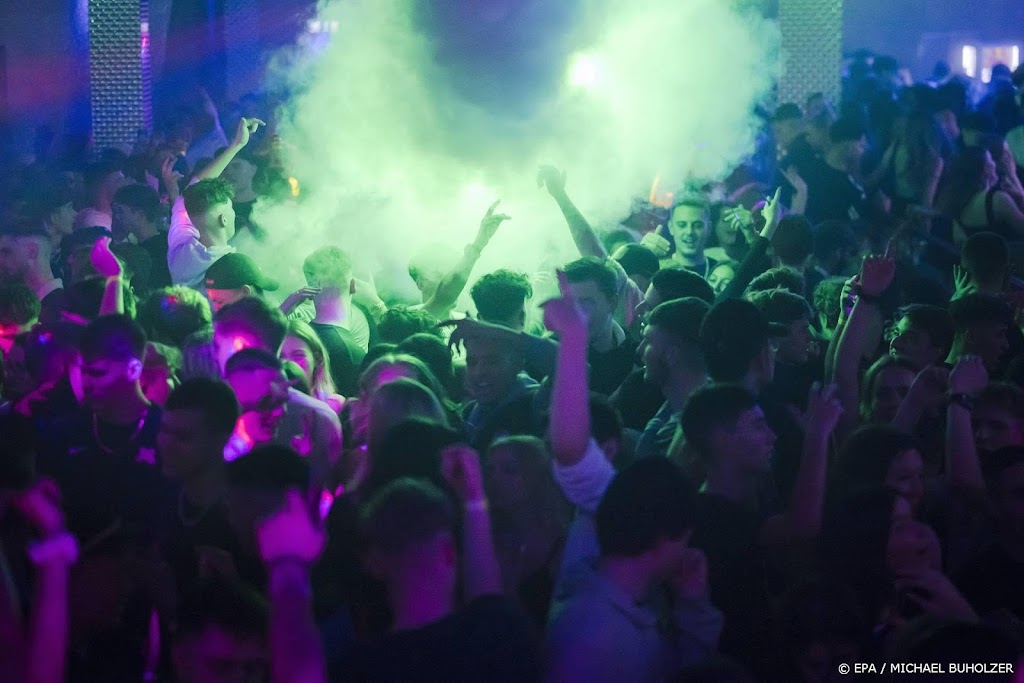 Nachtclubs vooralsnog laconiek over niet handhaven politie
