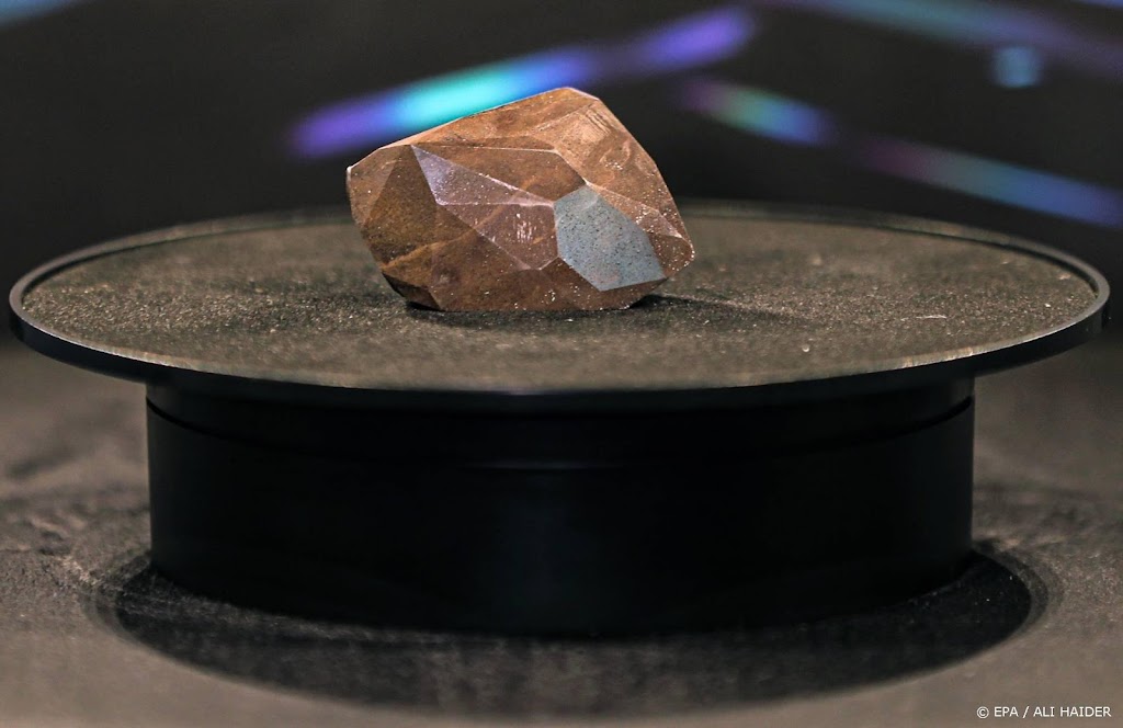 Grootste zwarte diamant verkocht voor ruim 3,7 miljoen euro