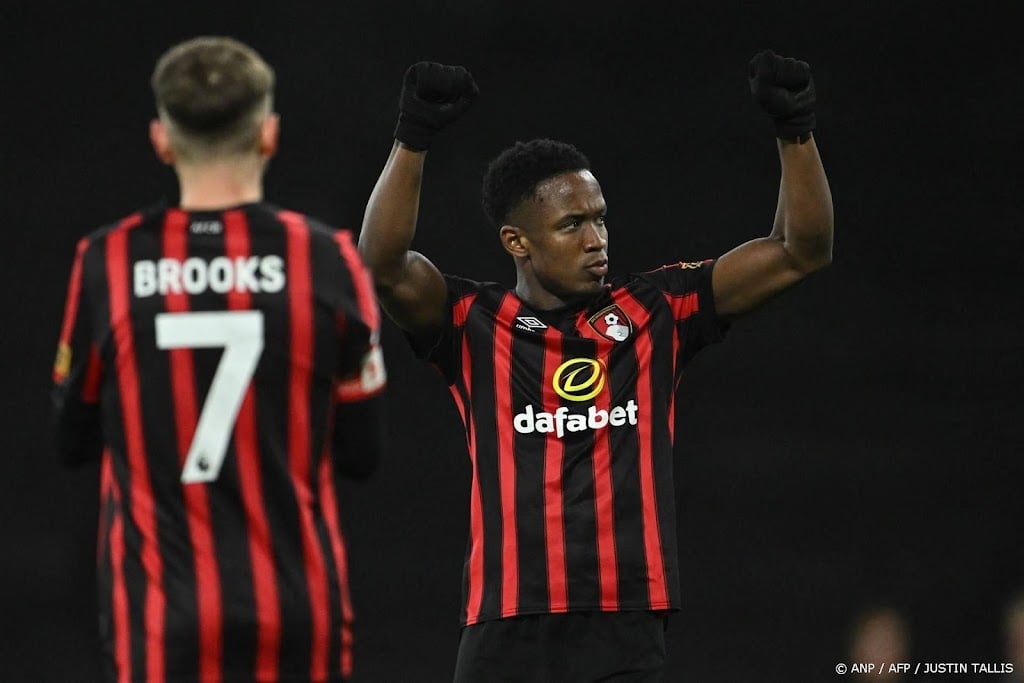 Bournemouth neemt oud-Feyenoorder Sinisterra over van Leeds