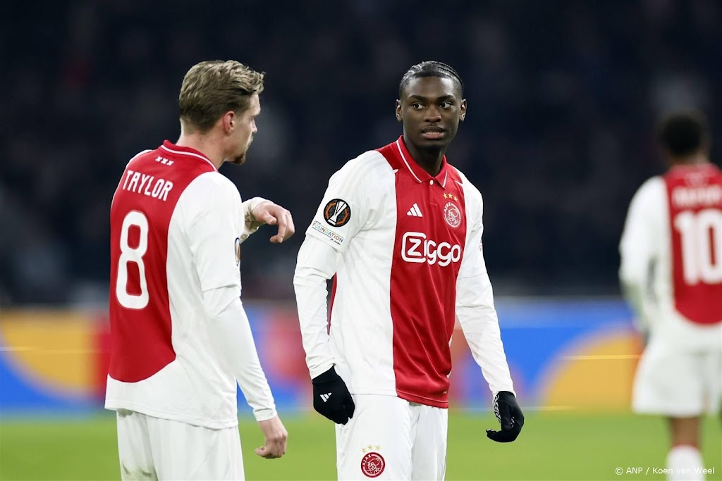 Ajax met Mokio (16) op jacht naar koppositie in Sittard 