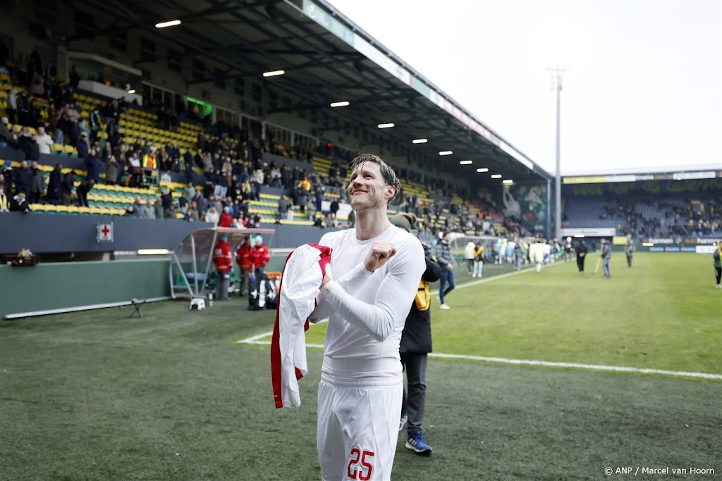 Ajax-spits Weghorst loopt voetblessure op in Sittard 