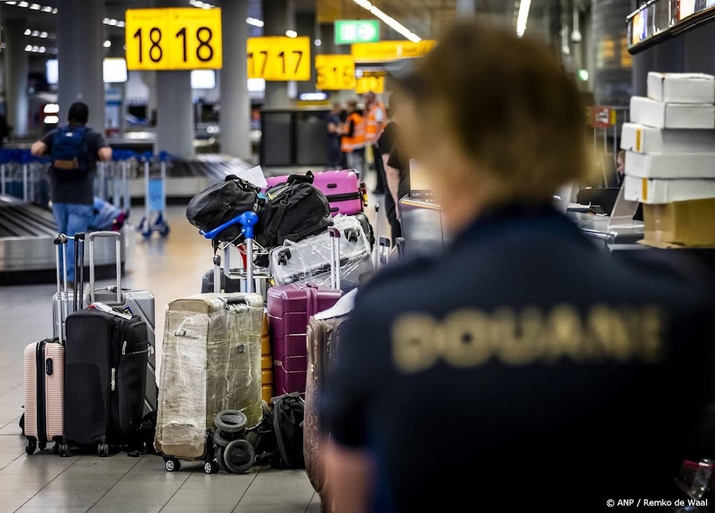 Douaniers voeren dinsdagmiddag actie op Schiphol voor meer loon