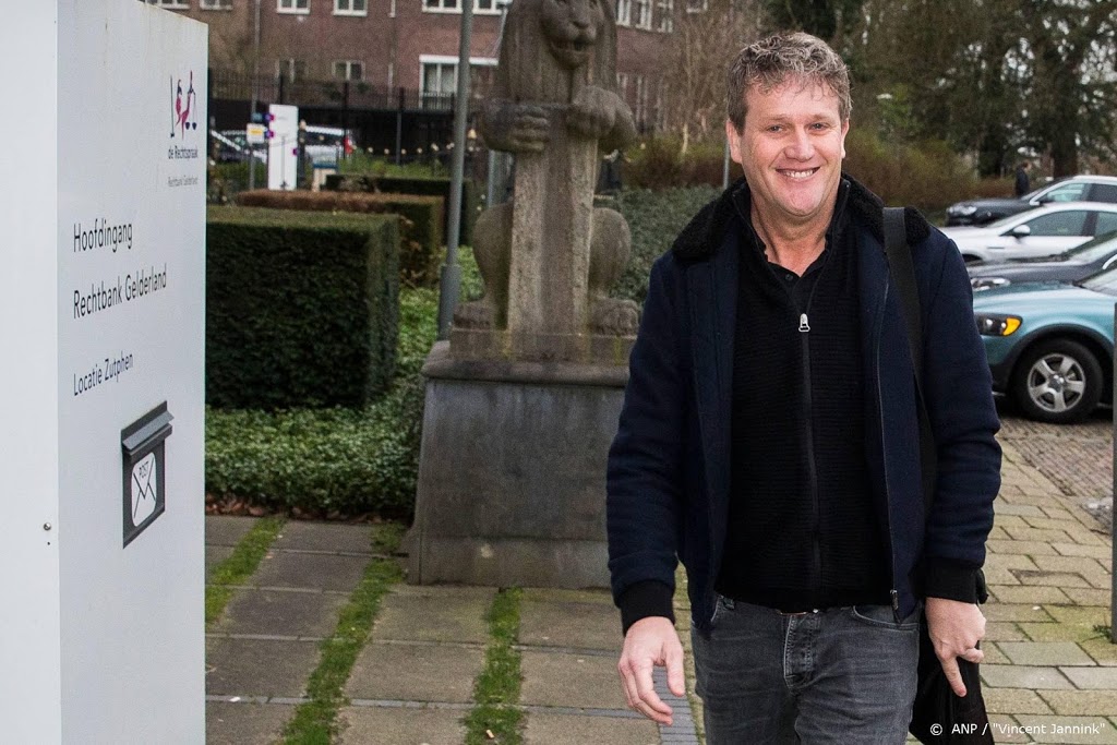 Stegeman hoort of plaatsen 'bom' op kazerne strafbaar is