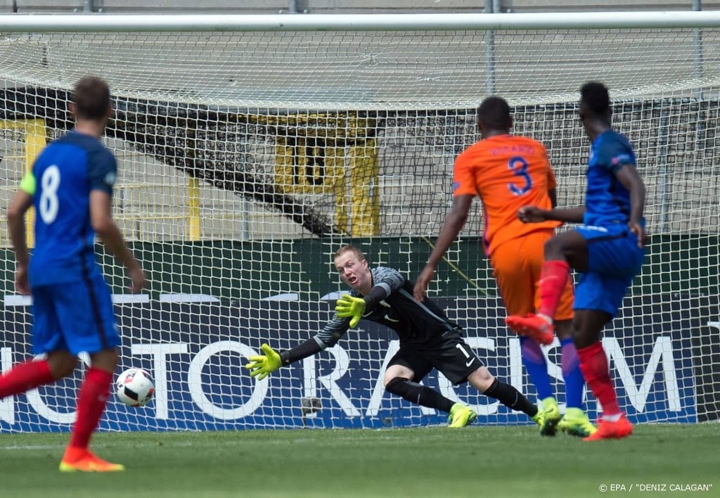 PSV-keeper Van Osch opnieuw lang uit de roulatie
