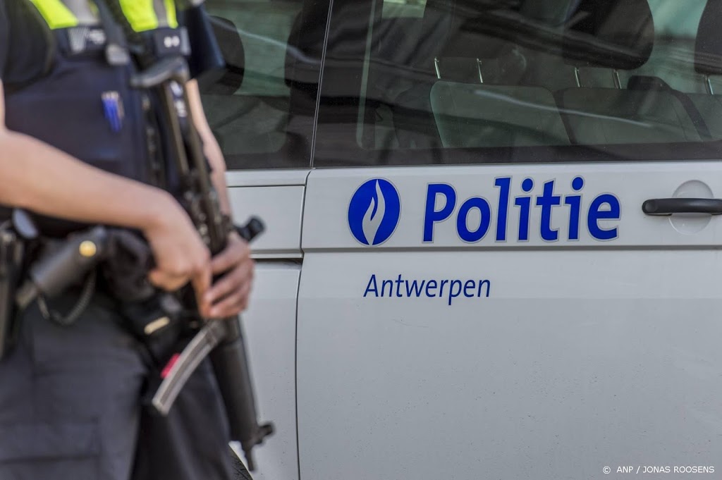 Honderden politie-invallen België na kraken sms-dienst onderwereld
