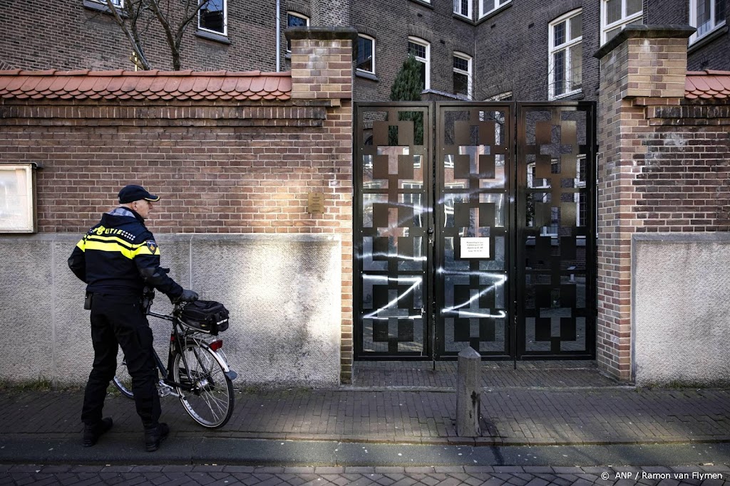 Russisch-orthodoxe kerk Amsterdam beklad, diensten afgelast