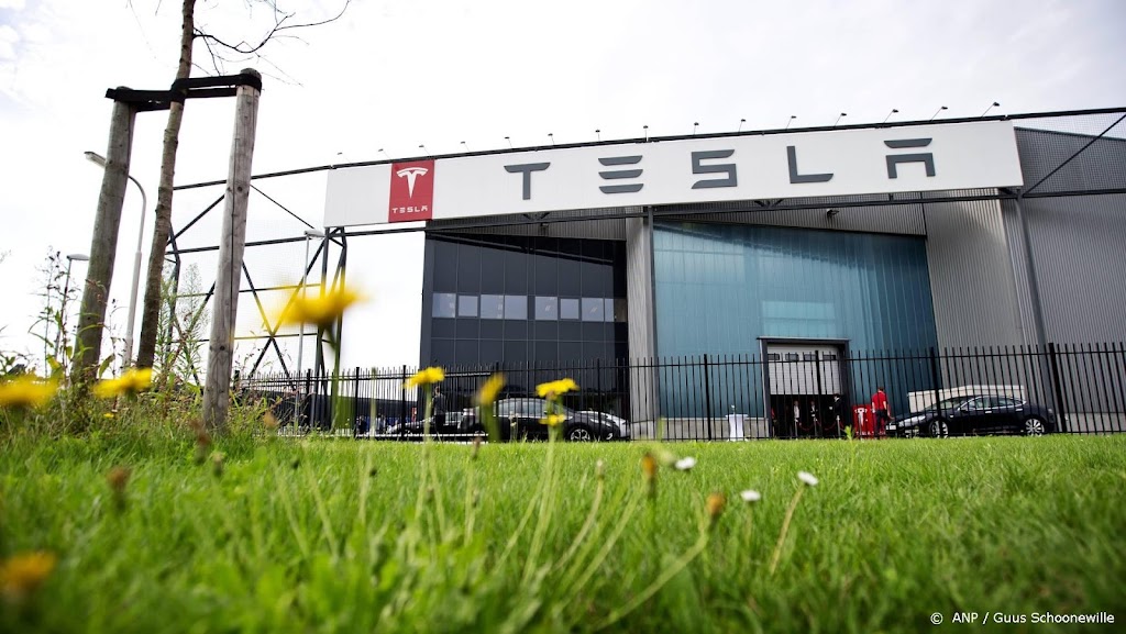 Tesla betaalt loon Oekraïense werknemer die land verdedigt door