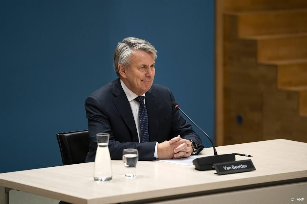 Beloning afzwaaiend topman Shell met helft gestegen tot 11 miljoen