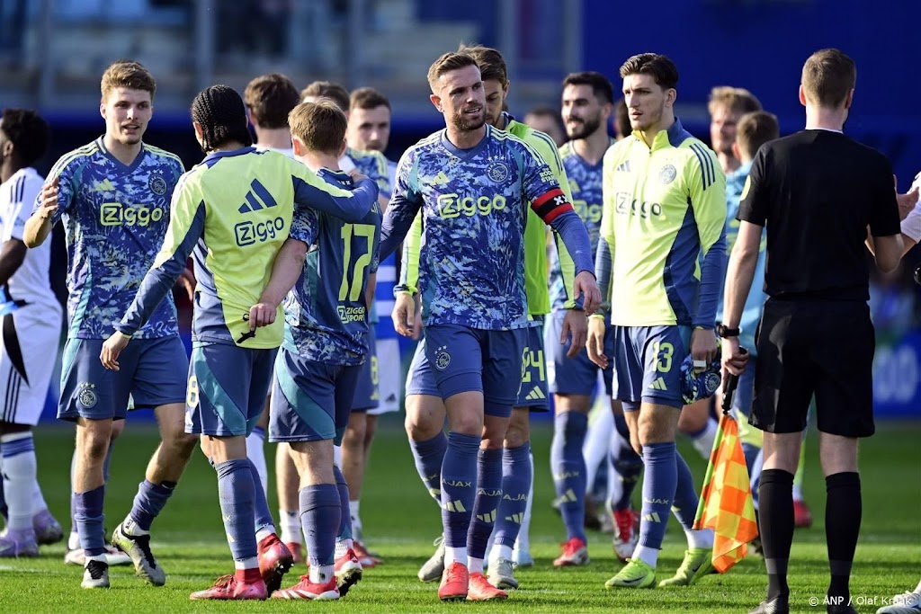 Ajax besluit matig optreden in Zwolle met nipte zege 
