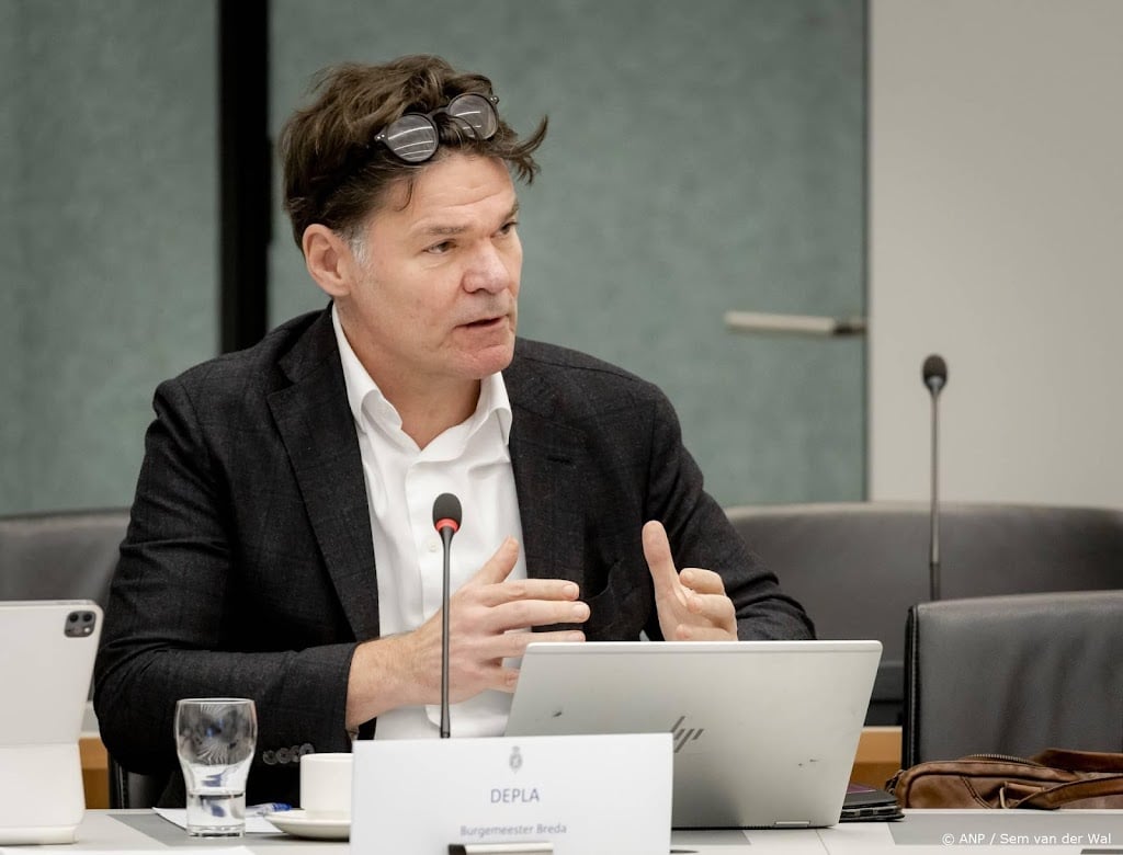 Burgemeester Breda doet aangifte van doodsbedreiging op spandoek 