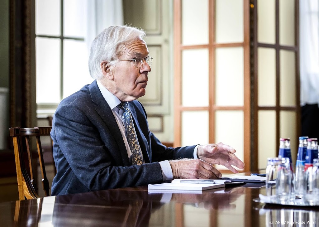 Informateur Tjeenk Willink om tafel met grotere partijen