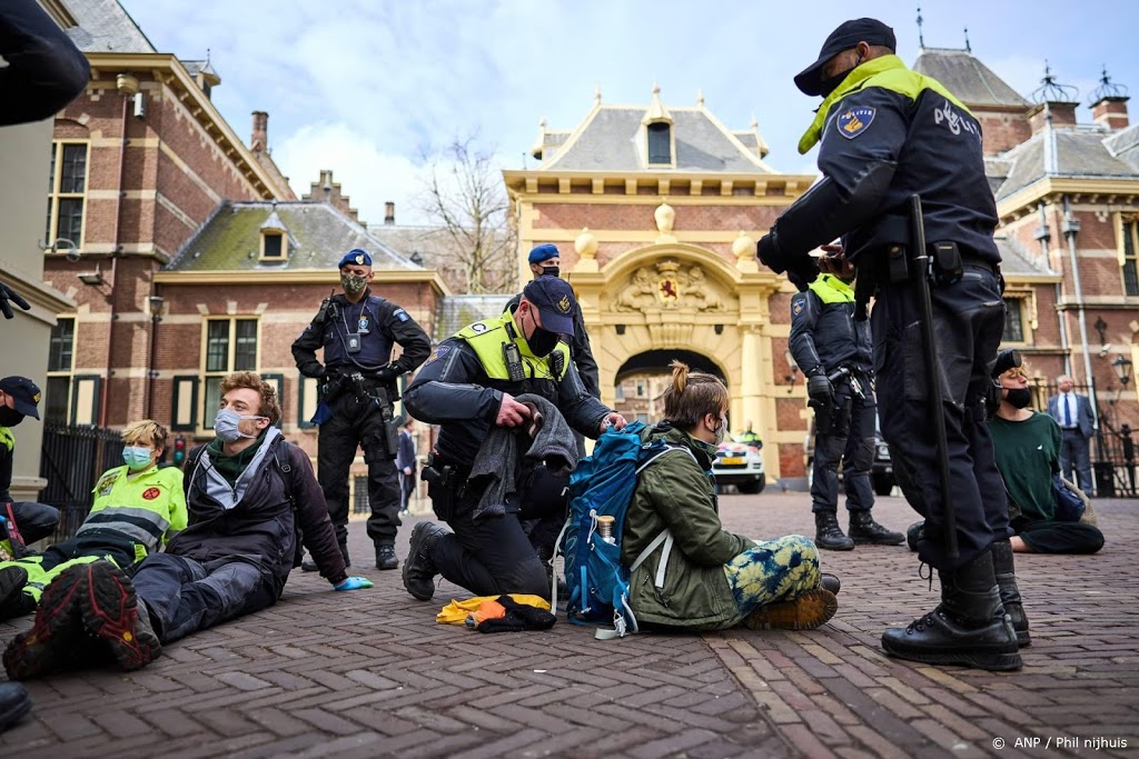 Actievoerders Extinction Rebellion opgepakt in Den Haag
