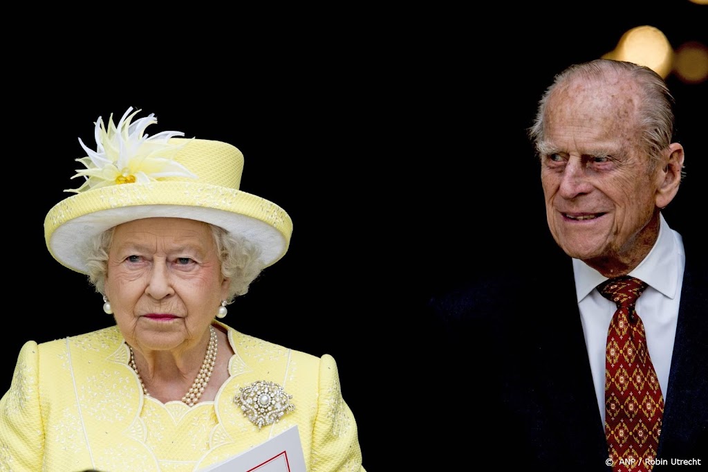 Britse koninklijke familie eert Philip op eerste sterfdag