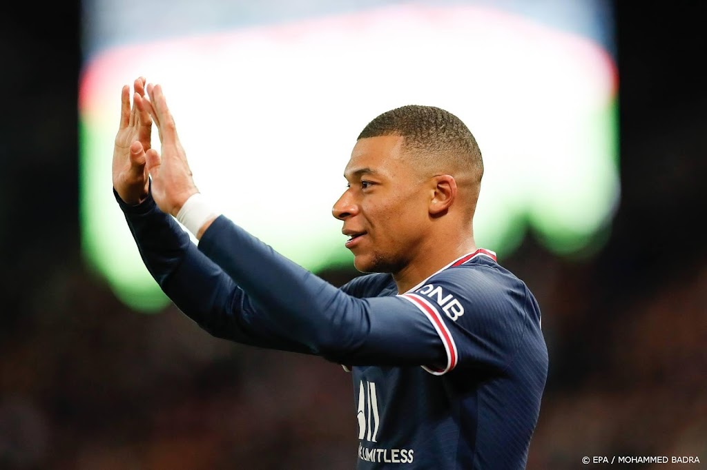 Neymar en Mbappé helpen PSG met zes treffers aan ruime uitzege