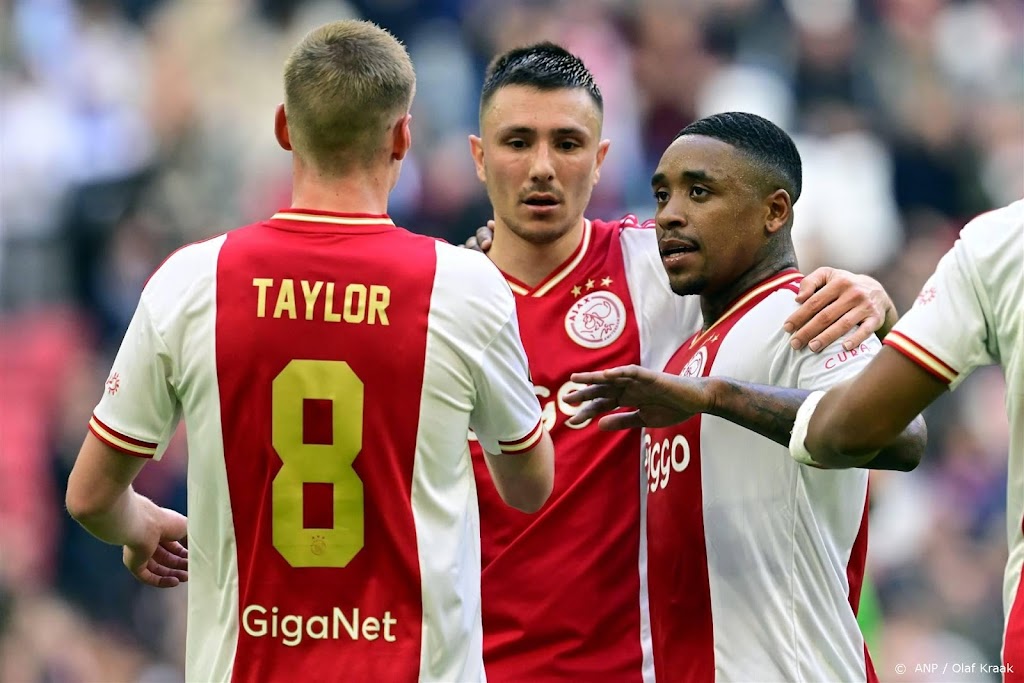 Berghuis leidt Ajax naar ruime zege op Fortuna Sittard