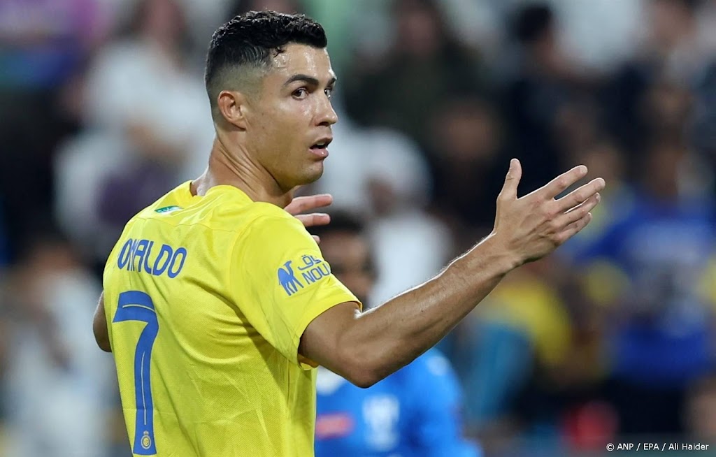 Ronaldo krijgt rode kaart voor elleboogstoot in bekerduel   