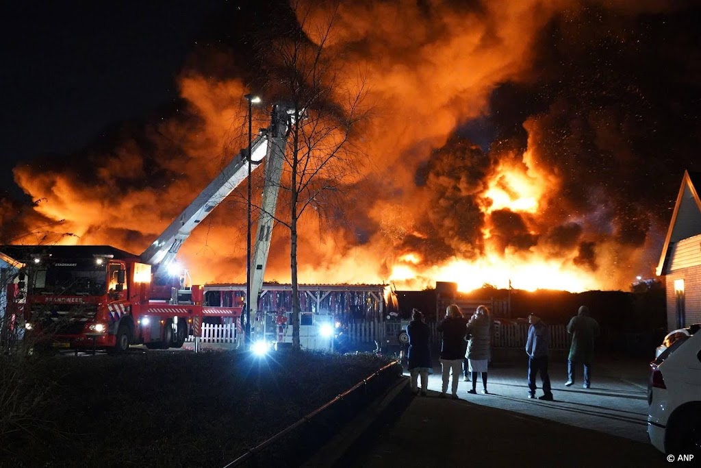 Mogelijk roetdeeltjes neergedaald na brand Zoetermeer