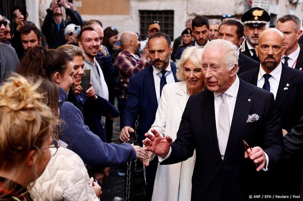Charles en Camilla brengen privébezoek aan paus Franciscus 