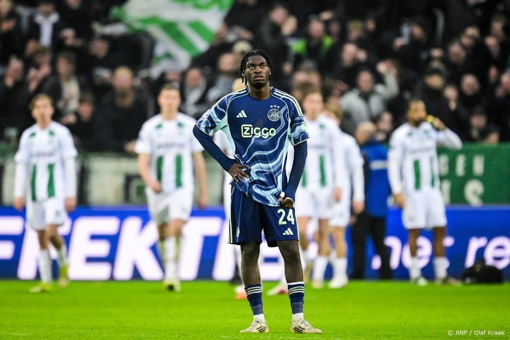 Ajax verlengt contract middenvelder Mokio met vier jaar