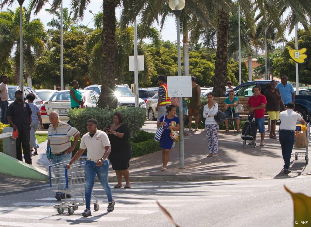 'Te veel samenscholingen op Curaçao na opheffen lockdown'