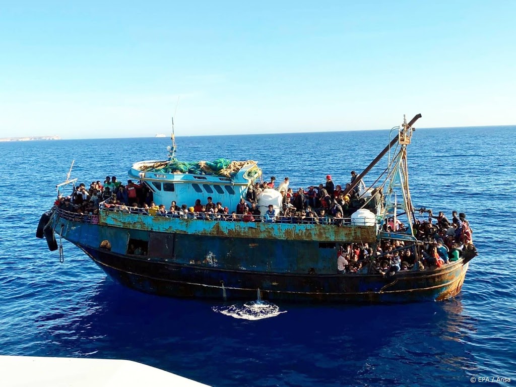Steeds meer bootvluchtelingen bereiken Italiaans eiland Lampedusa