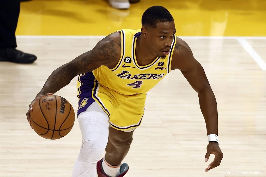 Late opleving Walker helpt basketballers Lakers aan derde zege 