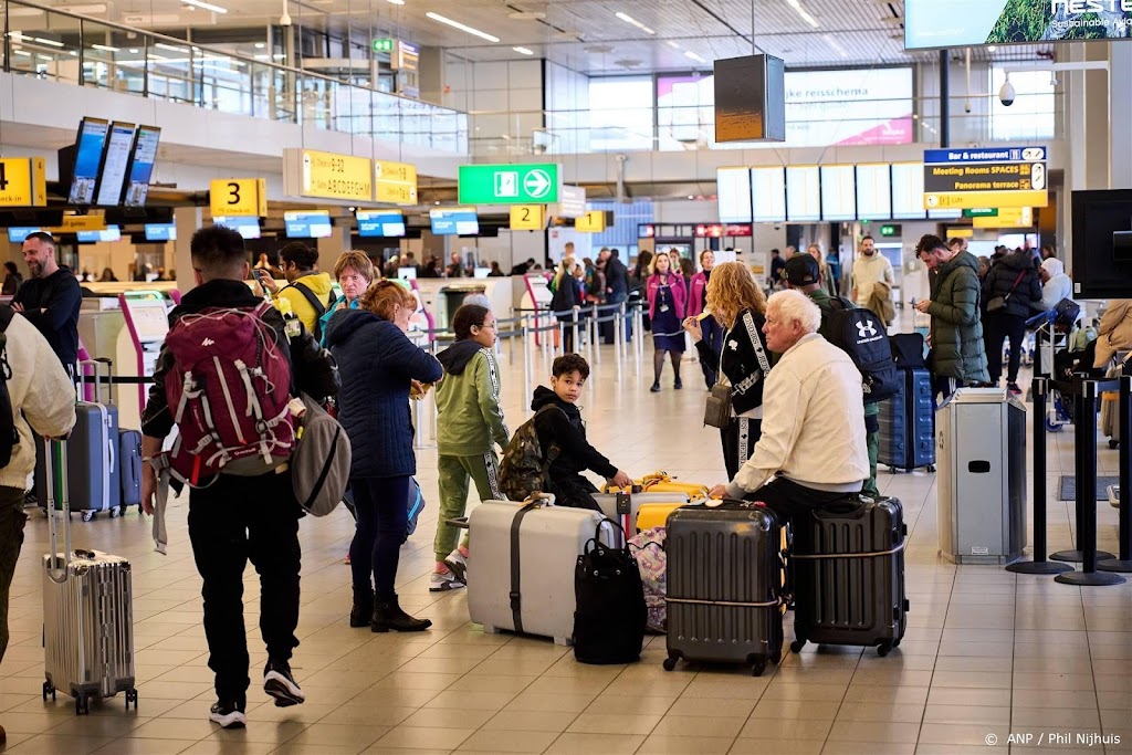 Marechaussee: te druk bij loket noodpaspoorten in meivakantie