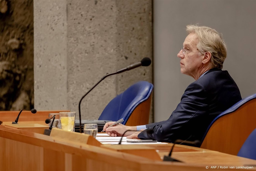 Dijkgraaf: student met helft studiepunten naar tweede jaar 