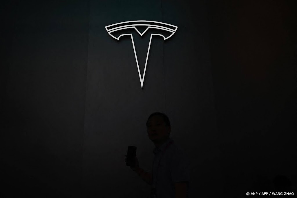 Tesla versnelt banenreductie in China, zeggen bronnen