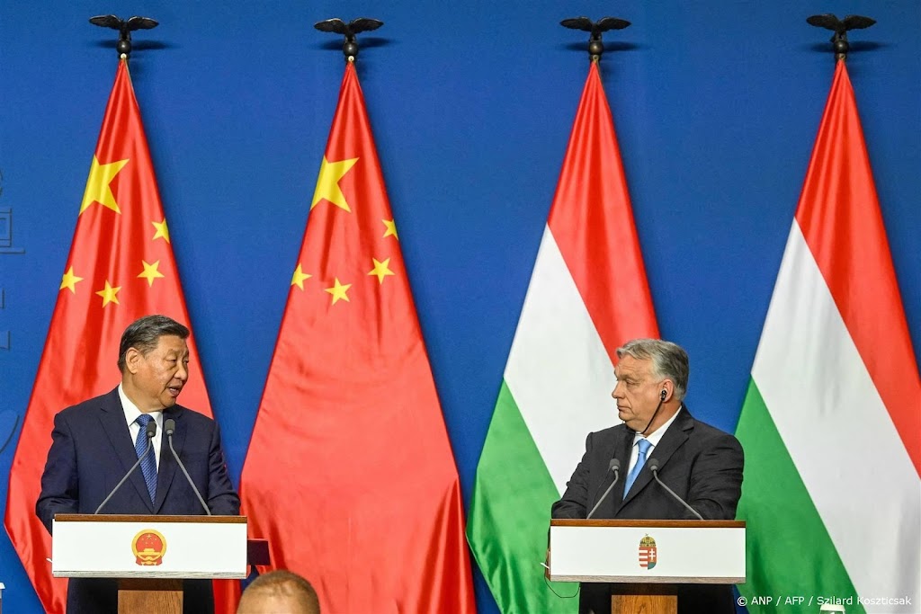 Xi en Orbán tekenen samenwerkingsverdragen in Hongarije