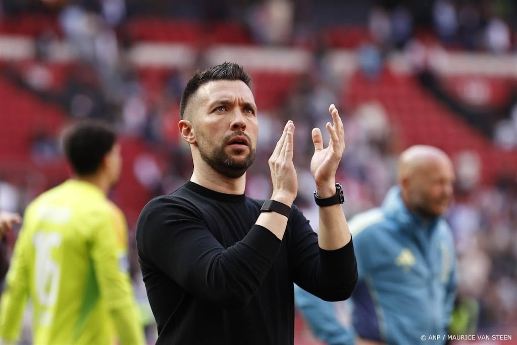 Farioli voelt geen extra druk voor mogelijk kampioensduel Ajax