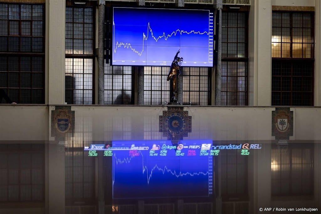 AEX sluit iets hoger na handelsdeal VS en VK