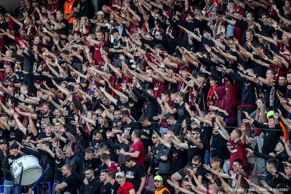 Stadsderby tussen Slavia en Sparta Praag gestaakt