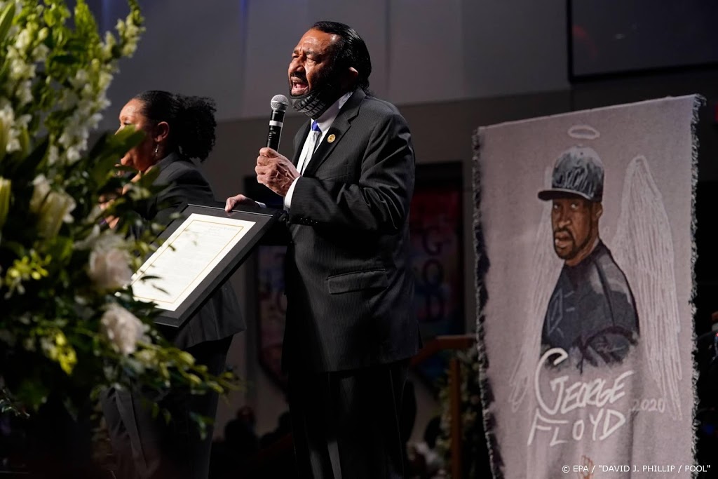 Dominee Sharpton roept op tot gerechtigheid in lijkrede Floyd