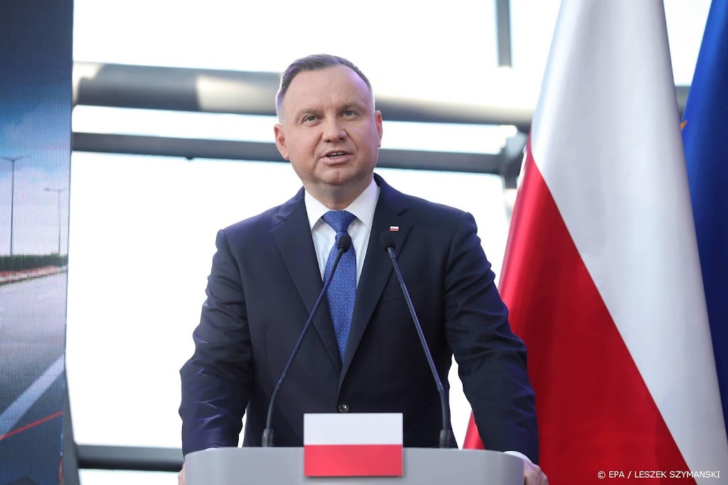 Poolse president haalt uit naar leiders die met Poetin praten