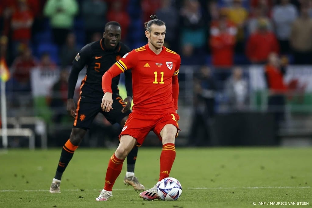 Van Gaal ontevreden over debutanten Teze en Schouten