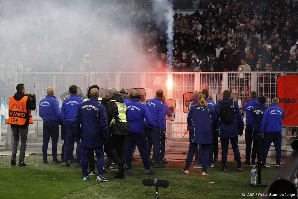 'Teleurgesteld' Feyenoord onderzoekt beroep tegen UEFA-straf