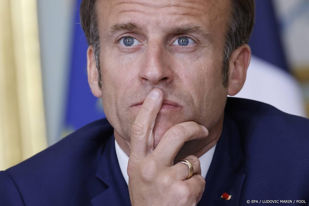 Macron wil meerderheid in parlement om chaos te voorkomen