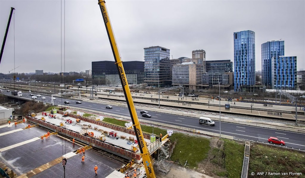 Enorme schuifoperatie op station Amsterdam Zuid