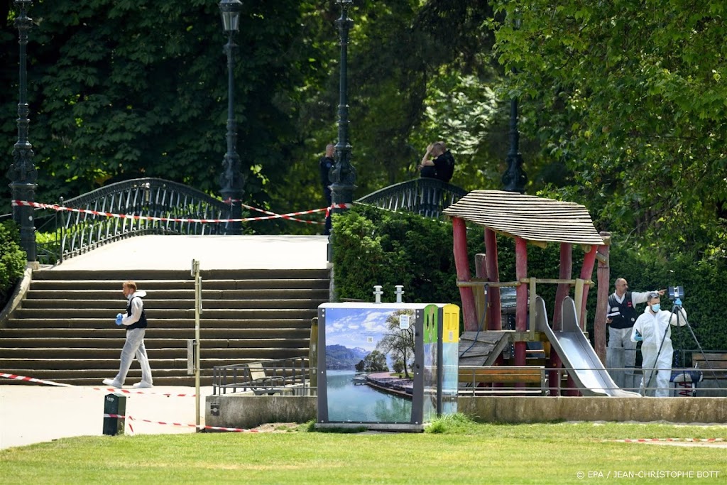 Hoekstra 'opgelucht' over toestand Nederlands meisje in Annecy