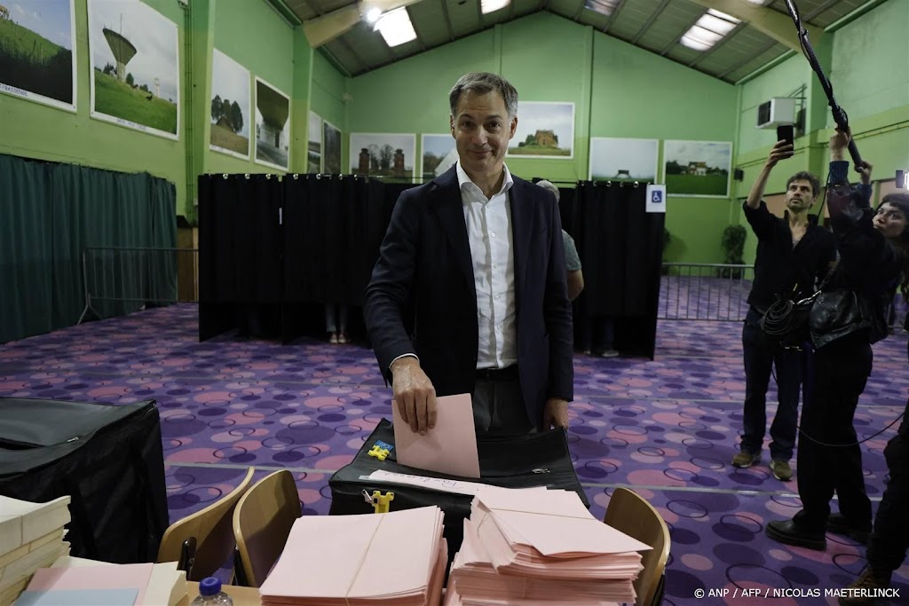 Belgische premier sluit campagne af met pint, vreest resultaat