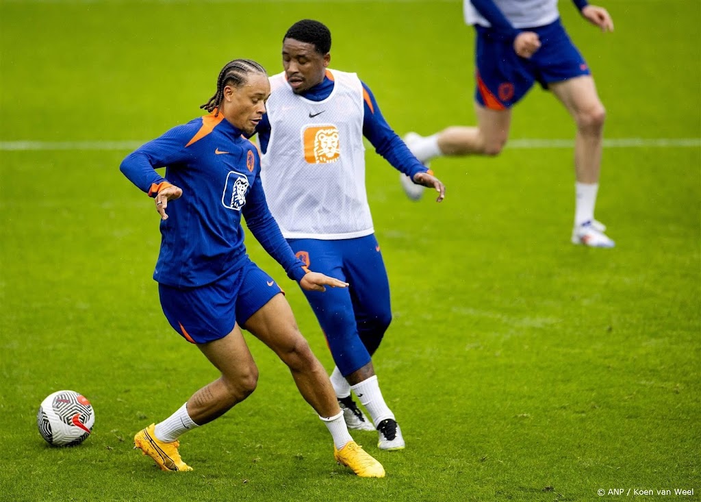 Koeman houdt vertrouwen in 'gedreven en hardwerkende' Simons