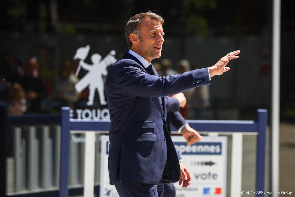 President Macron schrijft nieuwe verkiezingen uit na nederlaag 