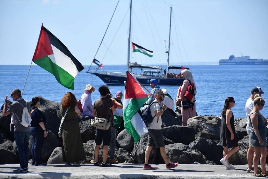 Israël: activistenschip verandert koers, op weg naar kust Israël