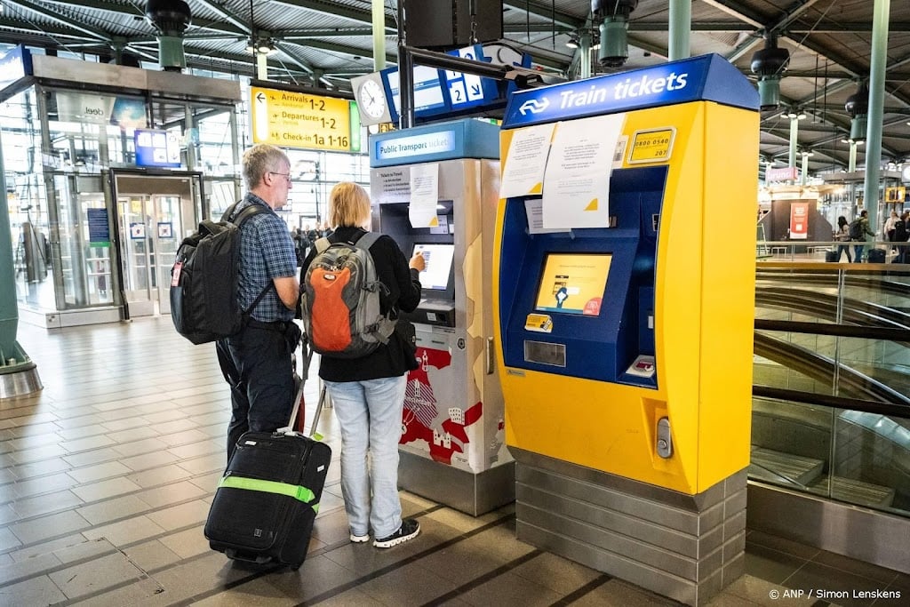 Schiphol: dinsdag slecht bereikbaar, drukte op wegen verwacht